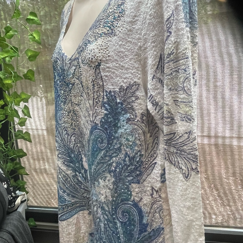 Ladies beautiful peacock blouse - Picture 2 of 8